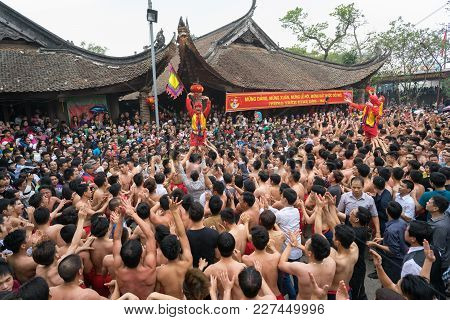 Bac Ninh, Vietnam - Jan 31, 2017: Dong Ky Traditional Spring Festival, A Special Ritual Of The Dong 
