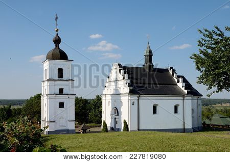 Old Simple Elias Church In Sunny Day Placed In Subotiv, Cherkasy Region In Ukraine. Horizontal Outdo