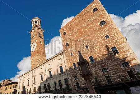 Torre Dei Lamberti - Medieval Tower Of The Lamberti (xi Century - 84 M.) Piazza Delle Erbe, Verona (