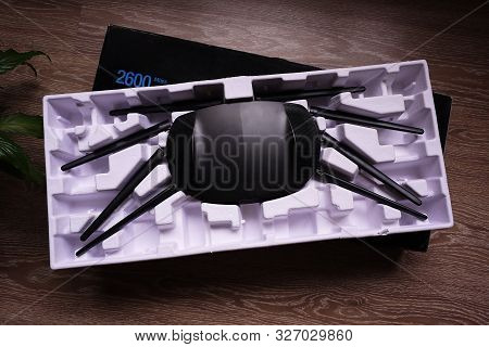 Dual Band Router For Internet Transmission. Dual Band Router For Internet Transmission