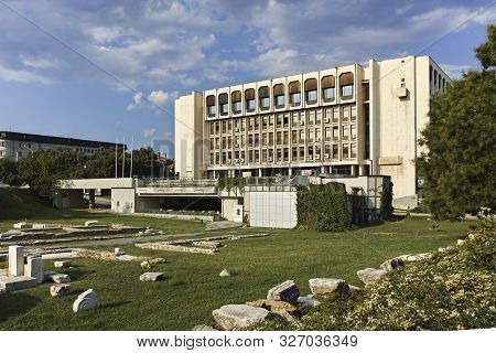 Stara Zagora, Bulgaria - August 5, 2018: Regional Library And Ruins Of Roman City Augusta Traiana In