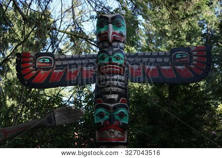 Nature Native Totem Poles Statues Trees Greenery