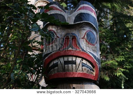 Nature Native Totem Poles Statues Trees Greenery