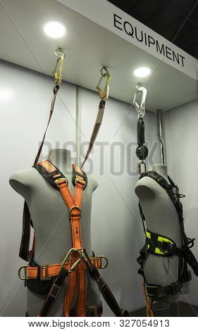 Industrial Safety Harness ; Personel Protective Equipment For High Ground Working ; Industrial Backg