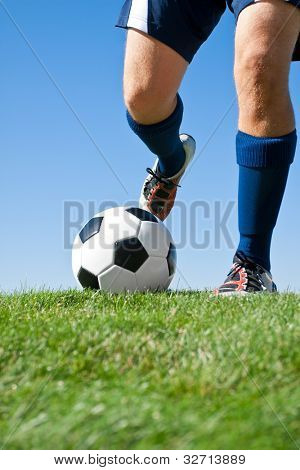 Calci all'angolo basso Ball