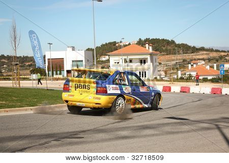Каштелу-Бранку, Португалия - 10 марта: Фернандо Перес диски Ford Escort Cosworth во время ралли касты