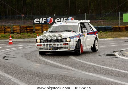 Leiria โปรตุเกส - 20 เมษายน: Jorge Carvalheiro ไดรฟ์ Lancia Delta Integrale ในช่วงหนึ่งวันของ Ral