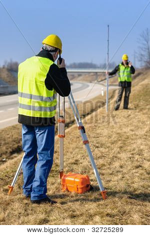 Arazi ölçü verici karayolu konuşan tacheometer ile ölçme