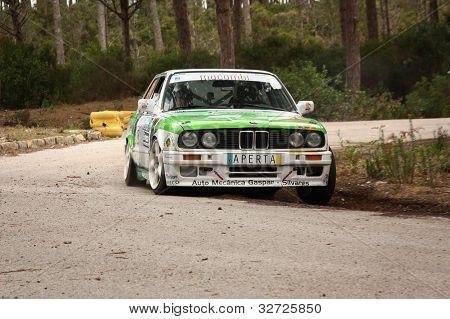 Marinha Grande, Portugalsko - 14. dubna: Fernando Teotonio disky Bmw 325I během Rally Vidreiro 2012,