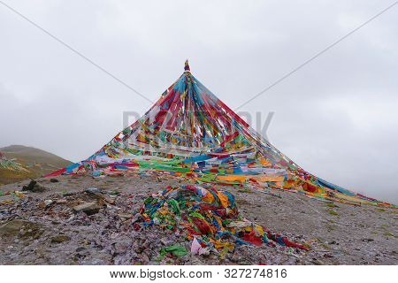 Tibetan Buddhist Temple In Laji Shan Qinghai Province China