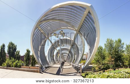 Madrid, Spain, 8th August, 2019. Perrault Metal Spiral Bridge In Rio Madrid.