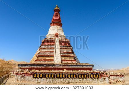 Buddhist Stupa. Toling Monastery  In The Dzanda County Of Ngari County. Tibet. China.asia