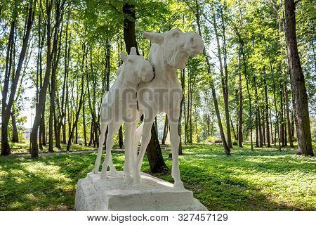 Naro-fominsk, Russia - Aug. 2017: Central Park - Vorovsky Park In Naro-fominsk, Sculptures In The Pa