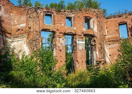 Petrovskoe-alabino Estate - The Ruins Of An Abandoned Farmstead At The End Of The 18th Century, Mosc