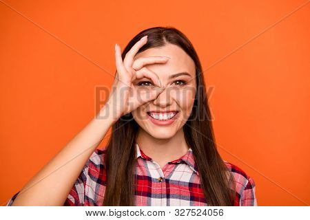 Close-up Portrait Of Her She Nice Attractive Girlish Cheerful Cheery Glad Straight-haired Girl Showi