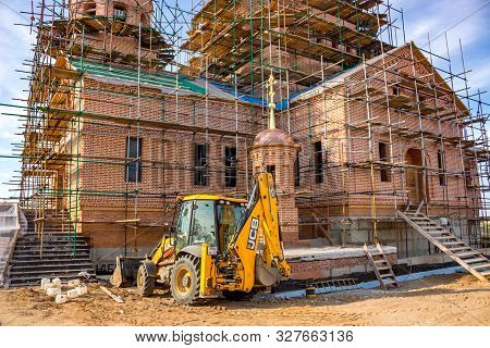 Komlevo, Russia - July 2017: Construction Of The Church Of The Nativity Of John The Baptist (rozhdes