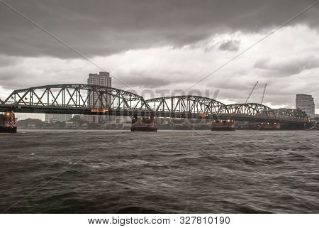 Bangkok, Thailand 21 Jul, 2019 : A Great Scenery Evening View Of The Phra Phuttha Yodfa Bridge (memo