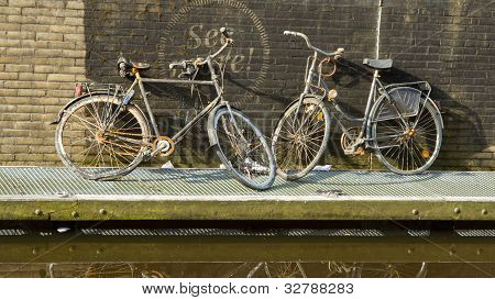 Due biciclette arrugginite