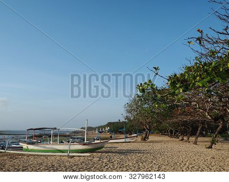 Denpasar, Indonesia - August 22, 2019: Jukung Boats Anchored On The Sand Beach. Jukung Is A Small Wo