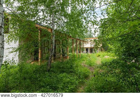 Working Process, Suburban Construction From Silicate And Gas Silicate Blocks And Wood. The Frame Of 