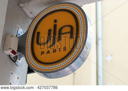 Toulouse , Occitanie France  - 06 25 2021 : Uja Paris Brand Un Jour Ailleurs Logo And Text Sign Of C