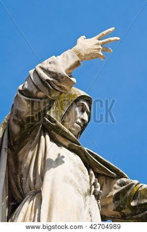 지롤라모 Savonarola 동상입니다. 페라라입니다. 에밀리 아 로마 냐입니다. 이탈리아.