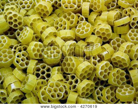 Macarrão em forma de asteriscos, um género alimentício