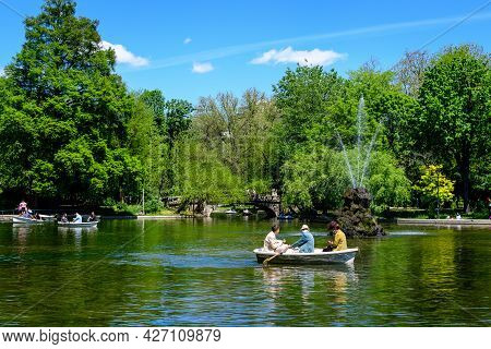 Bucharest, Romania - 9 May 2021: Vivid Green Landscape With Old Large Linden Trees And Green Leaves 