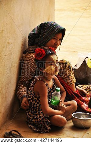 Burmese Mother And Son Daughter Beggar Sitting And Begging Money From Burma People And Foreign Trave