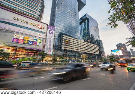 Bangkok-thailand,24 Nov 2020:traffic In Front Of Central Phra Ram 9 Shopping Center In The Rush Hour