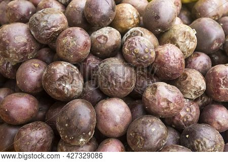 Gulupa Organic Fruit In The Traditional Colombian Market - Passiflora Pinnatistipula