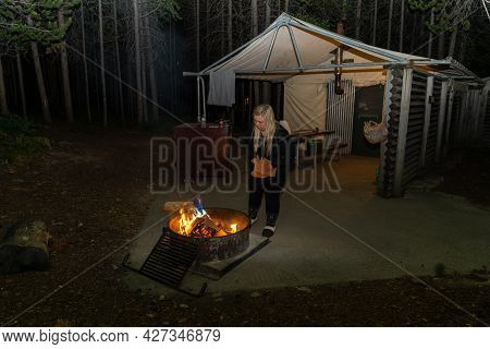Wyoming, Usa - June 26, 2021: Blonde Woman Wearing Pajamas Starts A Fire In A Designated Fire Ring O