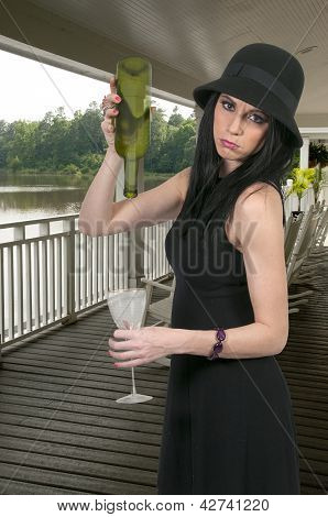 Frau mit Wein