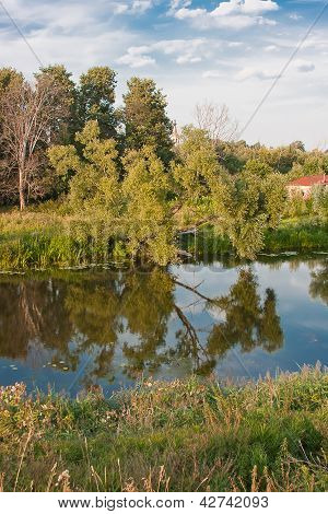 schÃ¶ne Sommerlandschaft bei einem Teich, Vladimirskiy Gebiet, Russland
