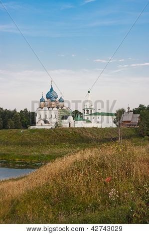 schÃ¶ne Sommerlandschaft bei einem Teich, Vladimirskiy Gebiet, Russland