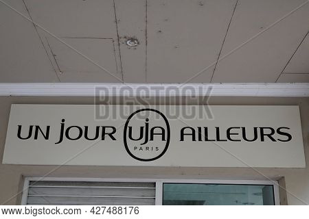 Toulouse , Occitanie France  - 06 25 2021 : Un Jour Ailleurs Uja Shop Retail Logo Brand Girls Women 