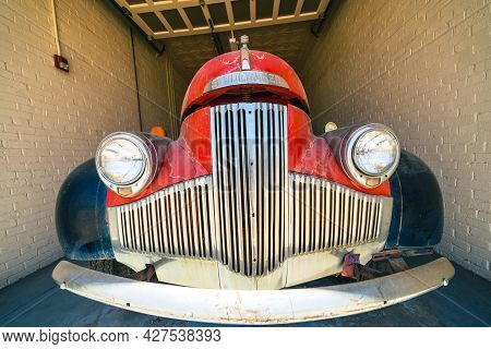 Shamrock, Texas - May 6, 2021: Close Up Of The Front Grill Of A Classic Studebaker Vintage Classic C