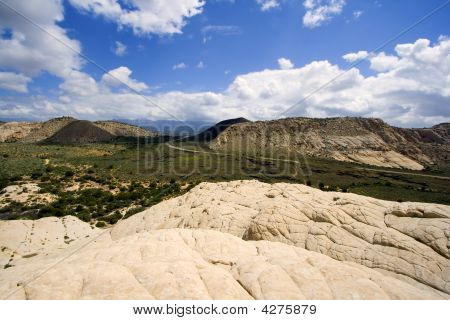 Guardando verso il basso le arenarie In Snow Canyon - Utah