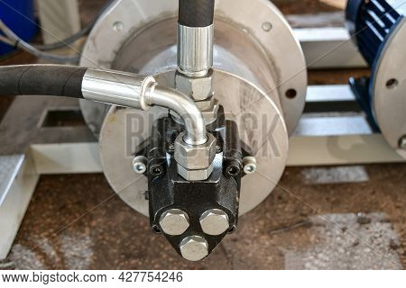 High Pressure Oil Pump For Supplying Oil To The Oil Station And Controlling The Hydraulic System.
