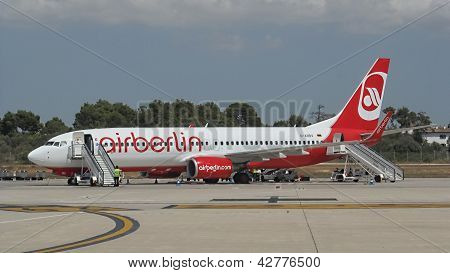 ของเยอรมัน Air Berlin - โบอิ้ง 737-800 ในสนามบินจอร์ก้า