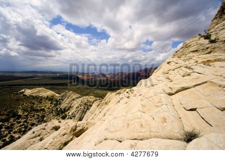 Guardando verso il basso le arenarie In Snow Canyon - Utah