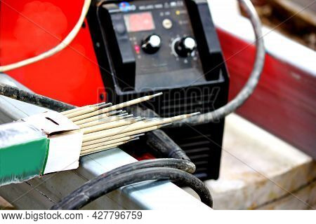 Matel Welding Wire In Paper Box With Welding Machine
