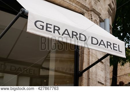 Toulouse , Occitanie France  - 06 25 2021 : Gerard Darel Logo Brand And Sign Text Front Of Store Fas