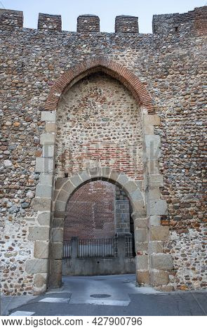 Galisteo, Beautiful Walled Town From Alagon Valley. Puerta De Santa Maria, East Enclosure. Extremadu