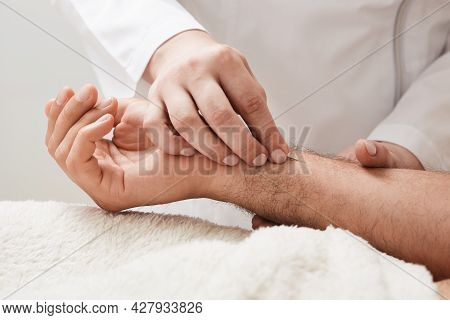 Reflexologist Insert Acupuncture Needle Into A Patients Hand. Acupuncture Treatment, Reflexology, Al