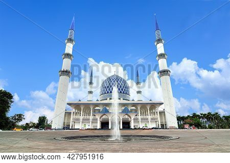The Sultan Salahuddin Abdul Aziz Shah Mosque, Also Known As Blue Mosque, Is The State Mosque Of Sela