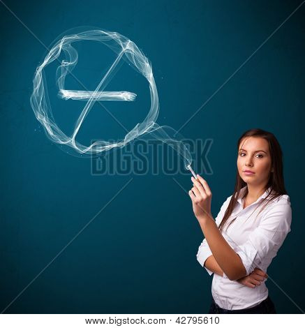 Cigarro de unheathy de fumar muito jovem senhora com nenhum sinal de fumar