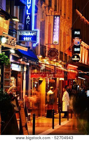Famed For Its Nightlife Paris Has About 40 000 Restaurants