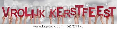 Hands Holding Vrolijk Kerstfeest On Silver Background