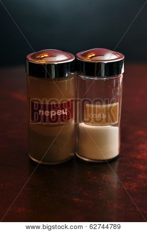 Pepperbox and salt shaker